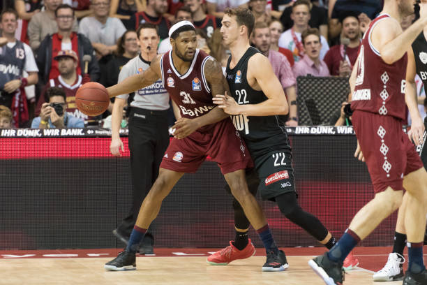 们在英超联 们在英超联